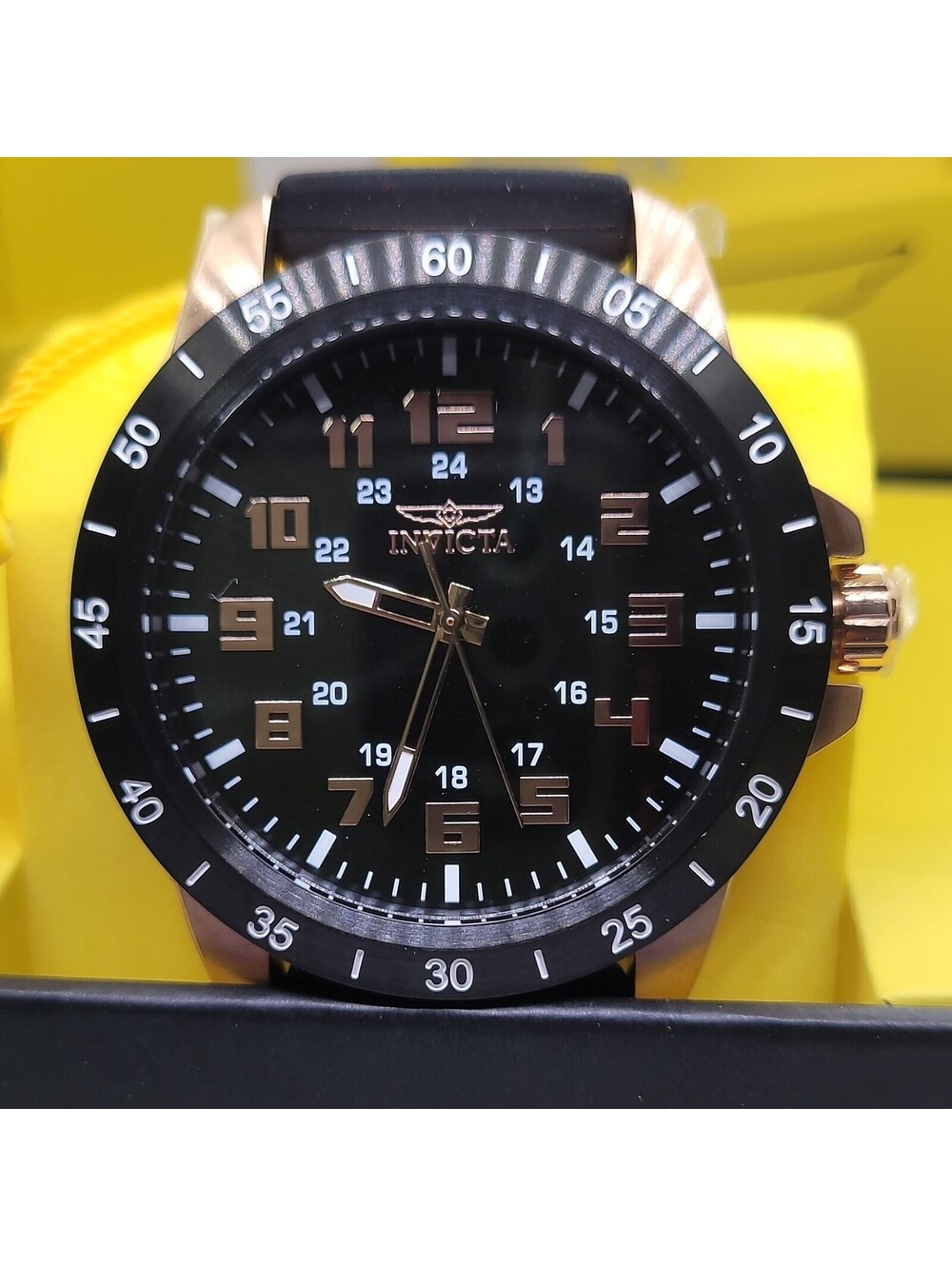 607 invicta pro diver 40000 rose gold case black silicone strap